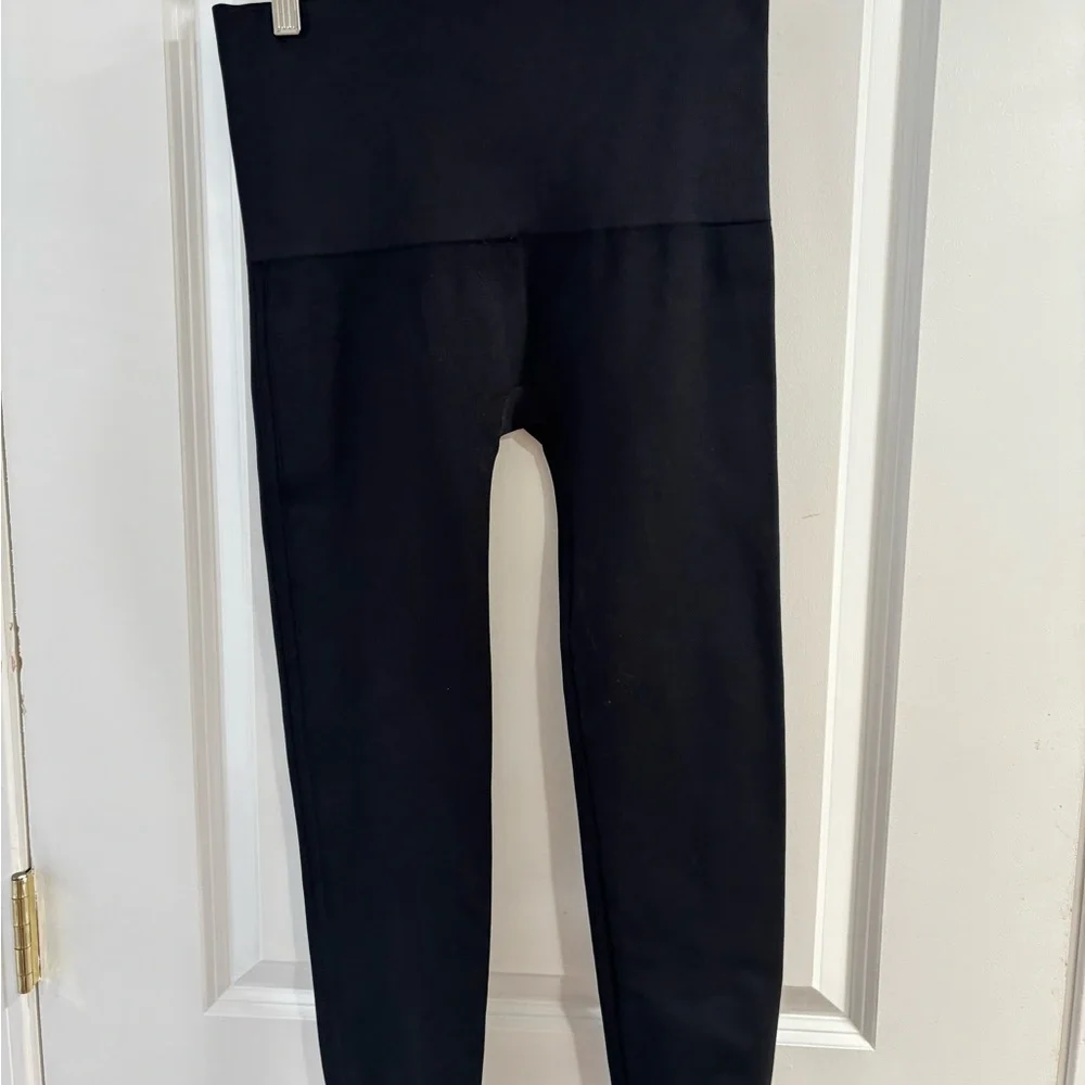 SPANX Classic Black Cropped Lamn Leggings - Picture 7 of 7
